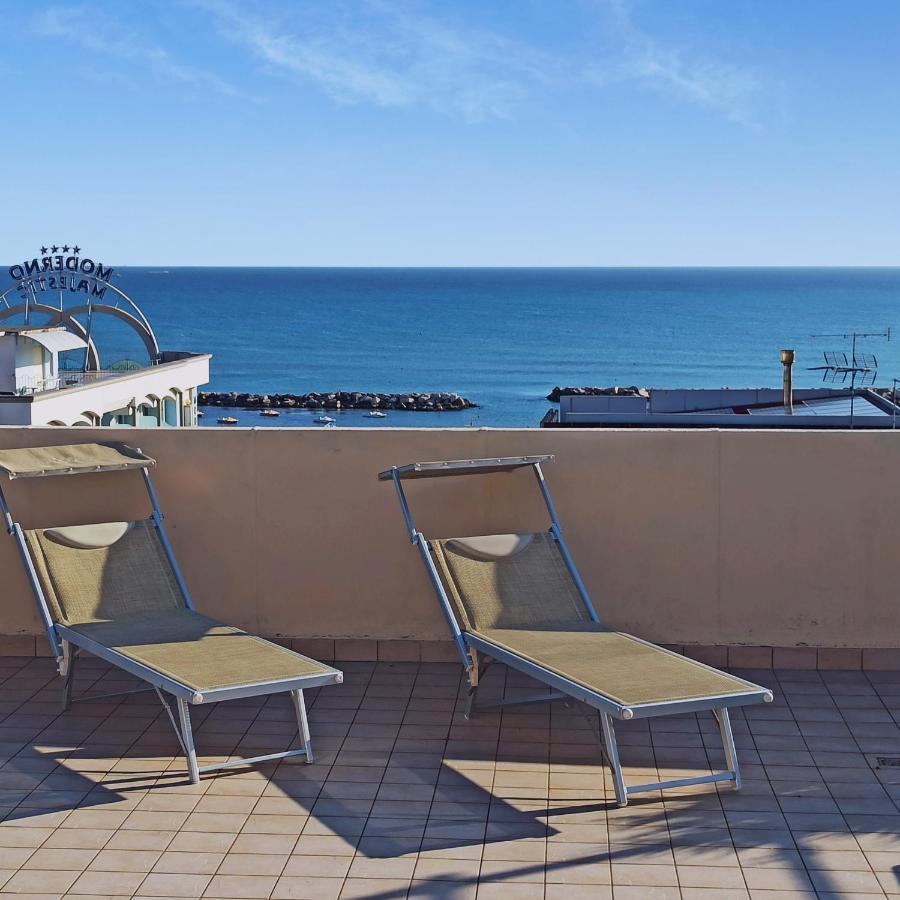 Hotel Gabbiano Каттолика Экстерьер фото