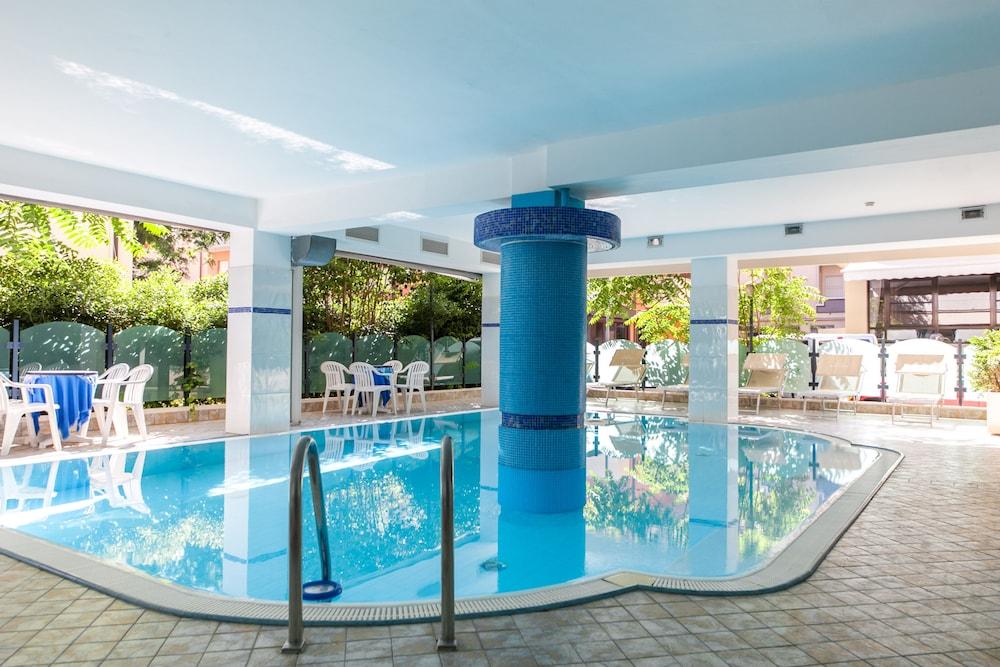 Hotel Gabbiano Каттолика Экстерьер фото