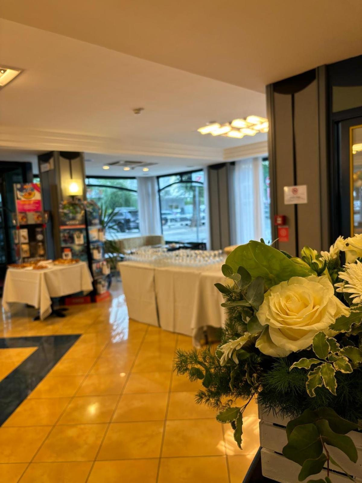 Hotel Gabbiano Каттолика Экстерьер фото