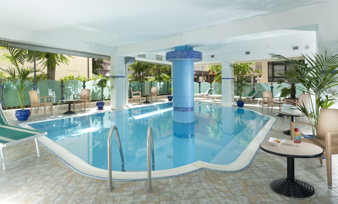 Hotel Gabbiano Каттолика Экстерьер фото