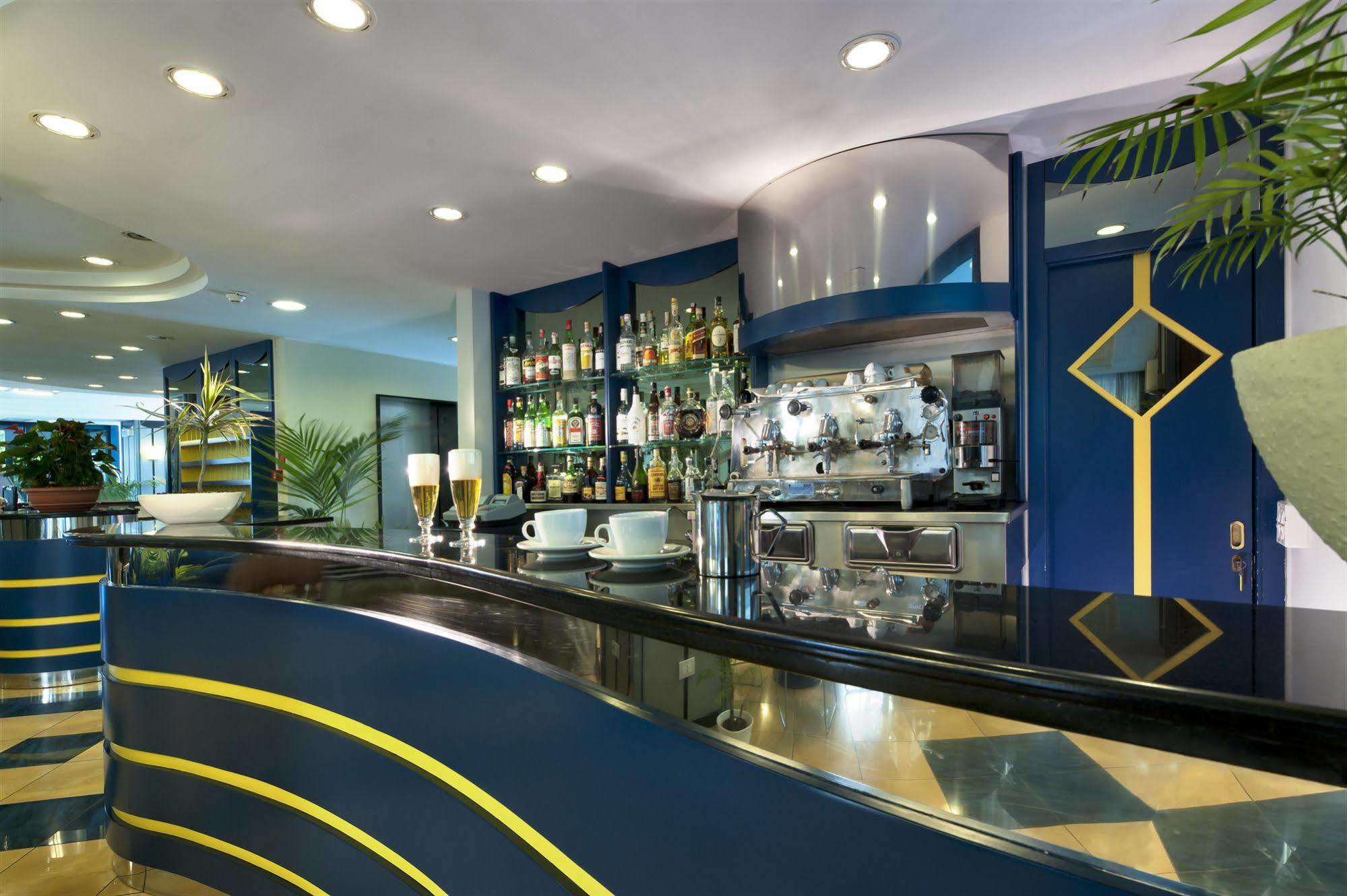 Hotel Gabbiano Каттолика Экстерьер фото